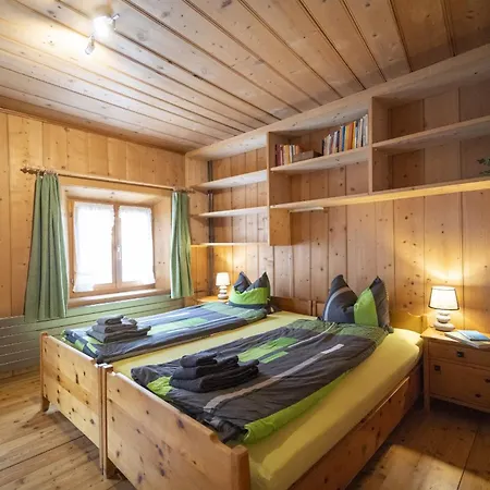 Holiday home Chasa Riatsch