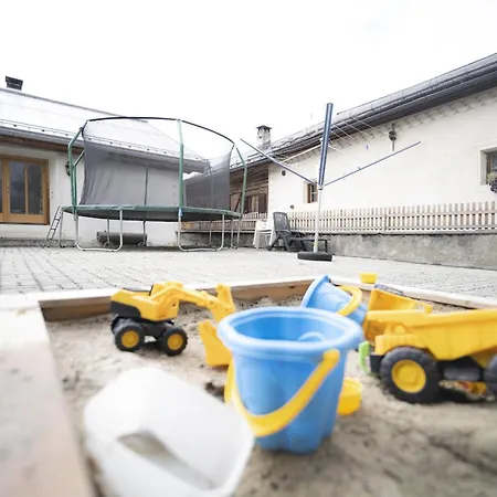 Дом отдыха Chasa Riatsch *